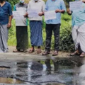 പൊട്ടിയ പൈപ്പ് നന്നാക്കാത്തതിൽ പ്രതിഷേധം നടത്തി 