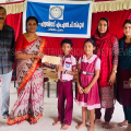 നല്ലപാഠം അവാര്‍ഡ് തുക ശരത്ത് ചികിത്സാ സഹായ കമ്മിറ്റിക്ക് കൈമാറി വന്മുകം-എളമ്പിലാട് എം.എല്‍.പി.സ്‌കൂള്‍