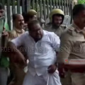 ആര്‍ടി ഓഫീസിന് വാഴവെച്ച് യൂത്ത് കോണ്‍ഗ്രസ് പ്രതിഷേധം