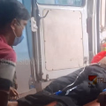 റോഡില്‍ വീണ മൊബൈല്‍ എടുക്കുന്നതിനിടെ വാഹനം കയറി ഇറങ്ങി യുവാവിന് ഗുരുതര പരിക്ക്