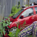 ചാലിക്കരയില്‍ കാര്‍ നിയന്ത്രണം വിട്ട് അപകടം
