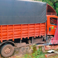 ലോറി കടയിലേക്ക് ഇടിച്ചു കയറി അപകടം