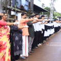 പേരാമ്പ്ര ടൗണില്‍ മെഗാ ക്ലീനിങും ശുചിത്വ ചങ്ങലയും സംഘടിപ്പിച്ചു