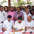 വോട്ട് ചോരി സിഗ്നേച്ചർ കാമ്പയിൻ തലശേരിയിലും ; ഷാഫി പറമ്പിൽ എം പി ഉദ്ഘാടനം ചെയ്തു