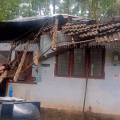  കനത്ത മഴയില്‍ പെരുവണ്ണാമൂഴിയില്‍ വീട് തകര്‍ന്നു