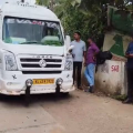 പയ്യന്നൂരിൽ ട്രാവലറിൽ കടത്തികൊണ്ട് വരികയായിരുന്ന 3 കിലോ കഞ്ചാവ് പിടികൂടി ; 5 പേർ കസ്റ്റഡിയിൽ