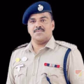 ഹൈസ്ക്കൂൾ അധ്യാപകൻ്റെ വേഷമഴിച്ച് പൊലീസ് യൂണിഫോമണിഞ്ഞു. ; എം പി ആസാദിന് അർഹതയ്ക്കുള്ള അംഗീകാരമായി കേന്ദ്രീയ ഗൃഹമന്ത്രി ദക്ഷത പതക്