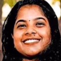 ലോറി മരത്തിലിടിച്ചു, പിന്നാലെ ഒടിഞ്ഞുവീണ മരക്കൊമ്പ് കാറിലേക്ക് തുളച്ചുകയറി; യുവതിക്ക് ദാരുണാന്ത്യം