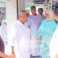 വികസനം ജനങ്ങളുടെ കണ്ണിൽ പൊടിയിടുന്ന തരത്തിലാവരുതെന്ന് യുഡിഎഫ് സ്ഥാനാർത്ഥി നൂറ ടീച്ചർ ; ലോറി കടന്നു പോകുന്നതിനിലെ കല്ല് തെറിച്ച് തകർന്ന തലശേരിയിലെ മൊബൈൽ ഷോപ്പ് യുഡിഎഫ് സംഘം സന്ദർശിച്ചു