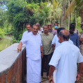 കല്ലുകെട്ടി പുഴ ഭിത്തി സംരക്ഷിക്കുന്ന മാക്കുനി - വേലഞ്ചിറ പ്രദേശം രമേശ് പറമ്പത്ത് എം.എല്.എ സന്ദര്ശിച്ചു ; പ്രവൃത്തി 9 ലക്ഷം രൂപ ചിലവിൽ