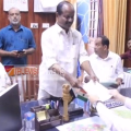 തലശേരിയിൽ അങ്കംക്കുറിച്ച് കാരായി ; പത്രികാ സമർപ്പണം നടന്നു