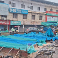 തലശേരിയിൽ കനത്ത മഴയിലും റോഡ് കോൺക്രീറ്റ് പ്രവൃത്തി, പ്രതിഷേധവുമായി വ്യാപാരികളും യാത്രക്കാരും