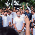 'പ്രധാനമന്ത്രിയുടെ വസതിക്ക് മുന്നിൽ നിന്ന് മടങ്ങില്ല'; വമ്പൻ രാഷ്ട്രീയ നീക്കവുമായി രാഹുൽ ഗാന്ധി, പ്രതിഷേധം അർദ്ധരാത്രിയിലും തുടരുമെന്ന് സൂചനകൾ
