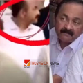 ഇനി ആ മോദീൻ്റെ ആൾക്കാരെങ്ങാനും എന്നെ കാണുന്നുണ്ടോ? വരണ്ടായിരുന്നു...! ദില്ലി സമരത്തിൽ തൊണ്ടപൊട്ടി കോൺഗ്രസ് നേതാക്കൾ, മൗനം പാലിച്ച് കേരളത്തിന്റെ മുഖ്യമന്ത്രി,  ട്രോൾ മഴ