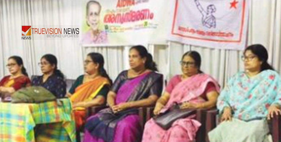 ഓർമ്മ പുതുക്കി ; എം. നാരായണിയുടെ രണ്ടാം ചരമവാർഷികം ആചരിച്ചു