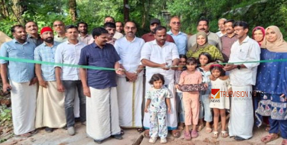 പുത്തൻ പാത; തൂണേരിയിൽ തൊഴിലുറപ്പ് പദ്ധതിയിലൂടെ കോൺക്രീറ്റിങ് പൂർത്തിയാക്കിയ റോഡ്  ഉദ്ഘടാനം ചെയ്തു 