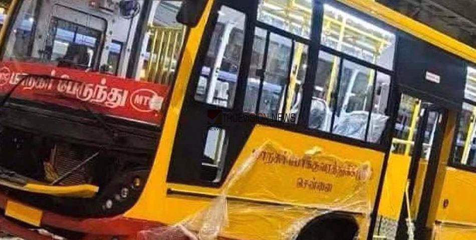 കൊള്ളാല്ലോ കളി ഭരണം മാറുമ്പോൾ നിറം മാറുന്ന ബസുകൾ! തമിഴ്‌നാട് ബസുകള്‍ക്ക് ടിവികെ പതാകയുടെ നിറം 