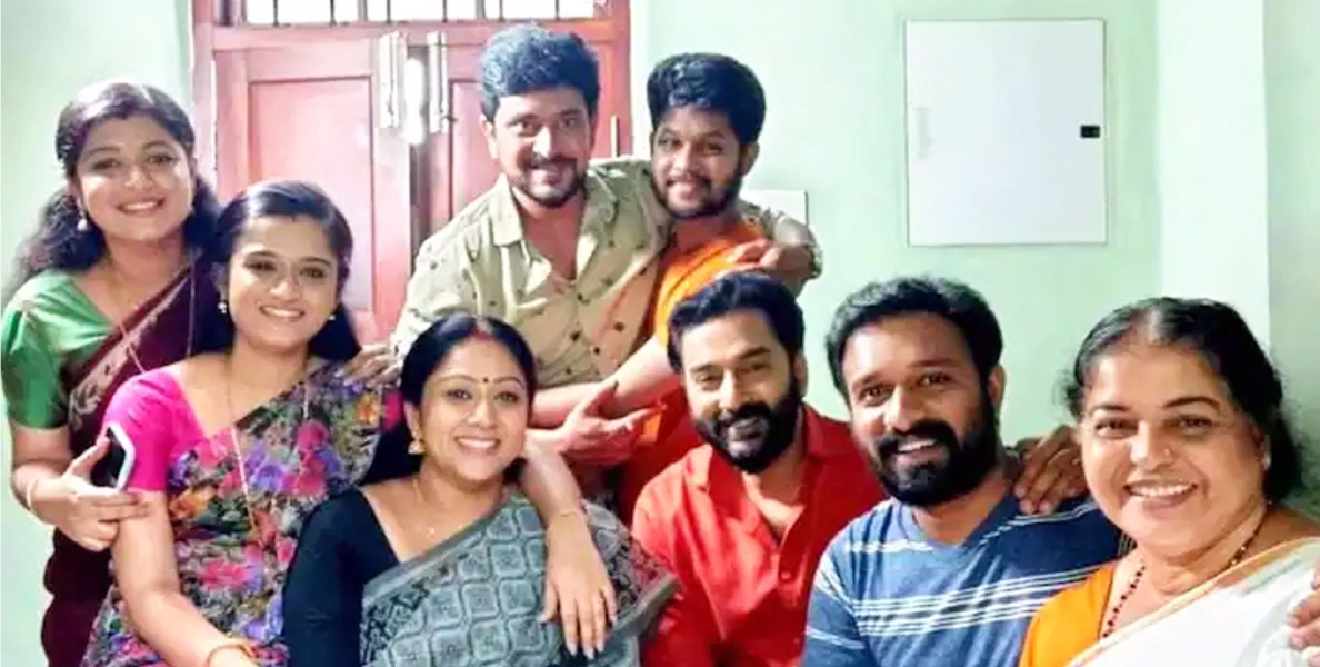 സ്‌നേഹമുള്ള കുടുംബചിത്രം പങ്കുവച്ച് സജിന്‍