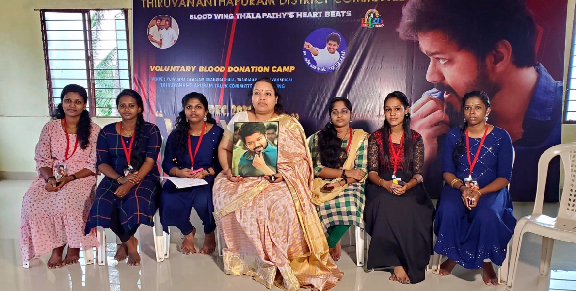 വിജയ് ആരാധകര്‍ സംഘടിപ്പിച്ച രക്തദാന ക്യാമ്പ്; പങ്കാളിയായി 'ഒരു കനേഡിയന്‍ ഡയറി' സംവിധായിക