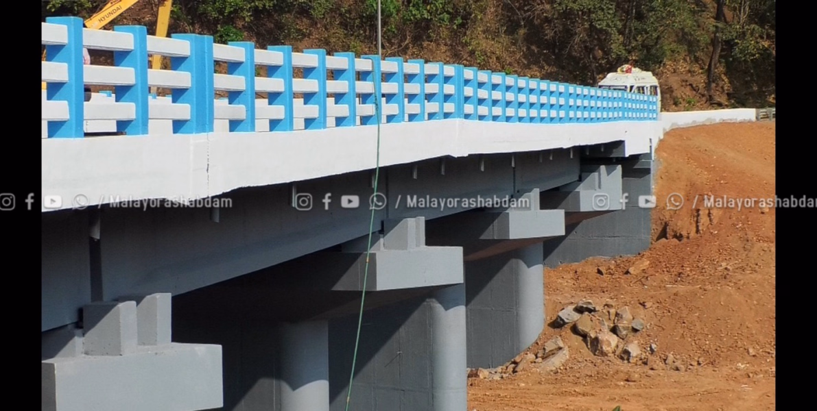നിർമ്മാണ പ്രവൃത്തി പൂർത്തീകരിച്ചിട്ടും കേരള-കർണ്ണാടക അതിർത്തിയിലെ കൂട്ടുപുഴ പാലം തുറന്ന് കൊടുക്കാത്തതിൽ പ്രതിഷേധം