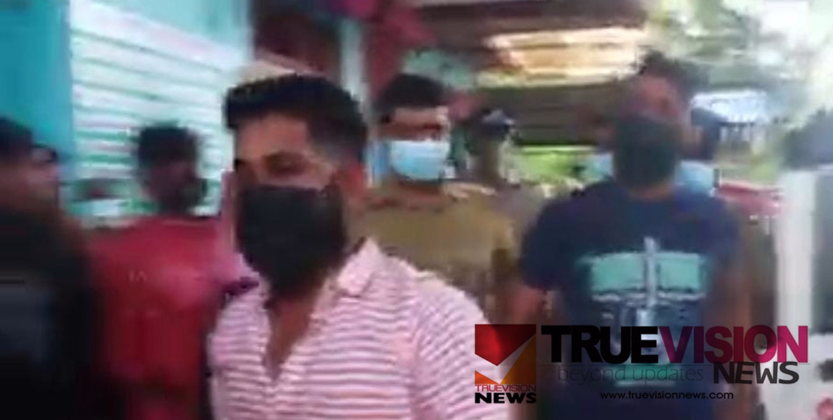 യുവാവിനെ മർദ്ദിച്ച് കാർ കത്തിച്ച സംഭവം: മൂന്ന് പേർ അറസ്റ്റിൽ
