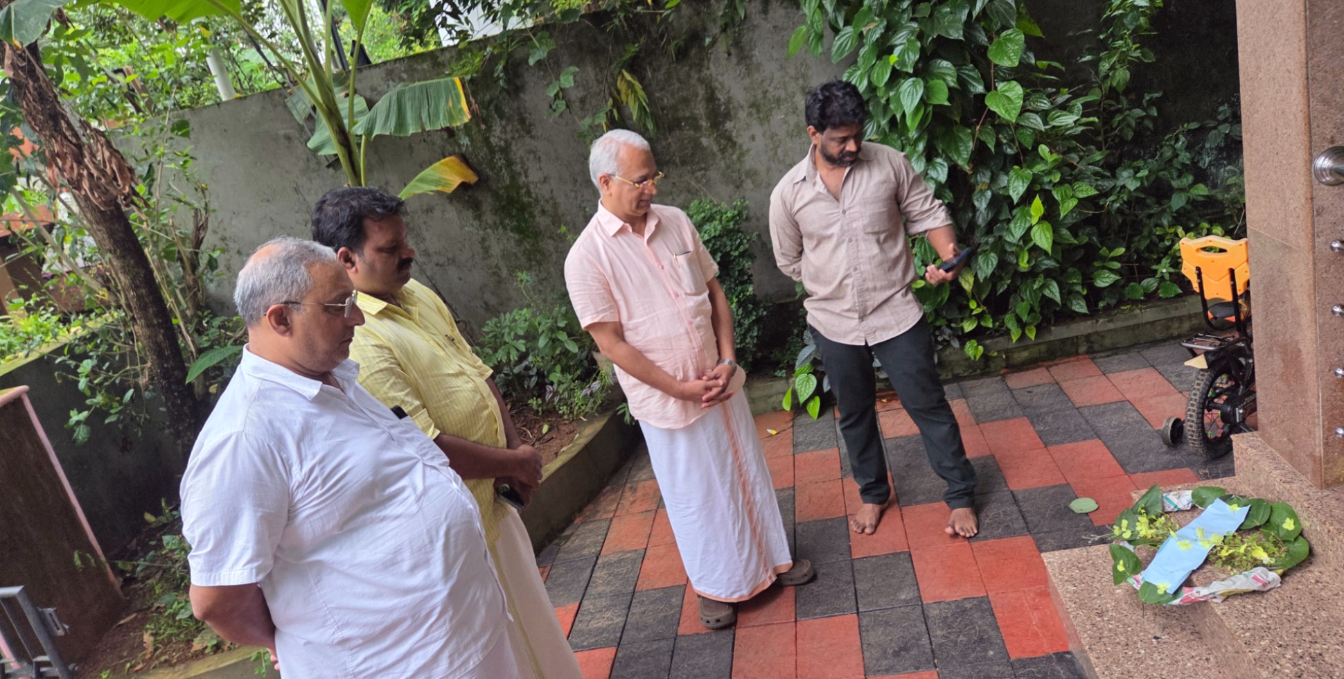 ഐഎൻടിയുസി മണ്ഡലം സെക്രട്ടറിയുടെ വീടിന് മുന്നിൽ റീത്ത്; സമഗ്ര അന്വേഷണം ആവശ്യപ്പെട്ട് കരീം ചേലേരി